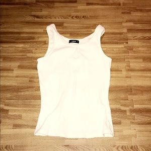 Tank top with a cute front design 😍